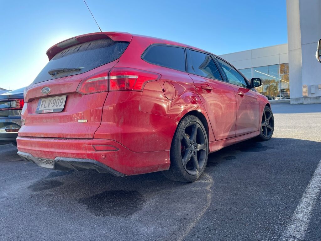 Ford Focus 2016 Punainen