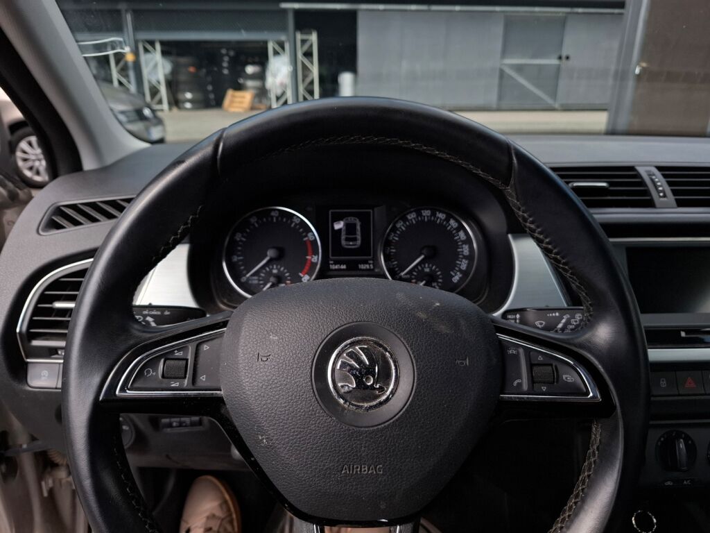 Skoda Fabia 2015 Ruskea (beige)