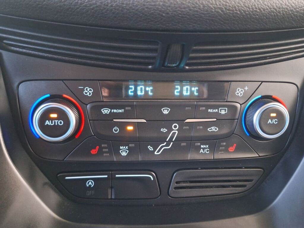 Ford C-Max 2016 Punainen