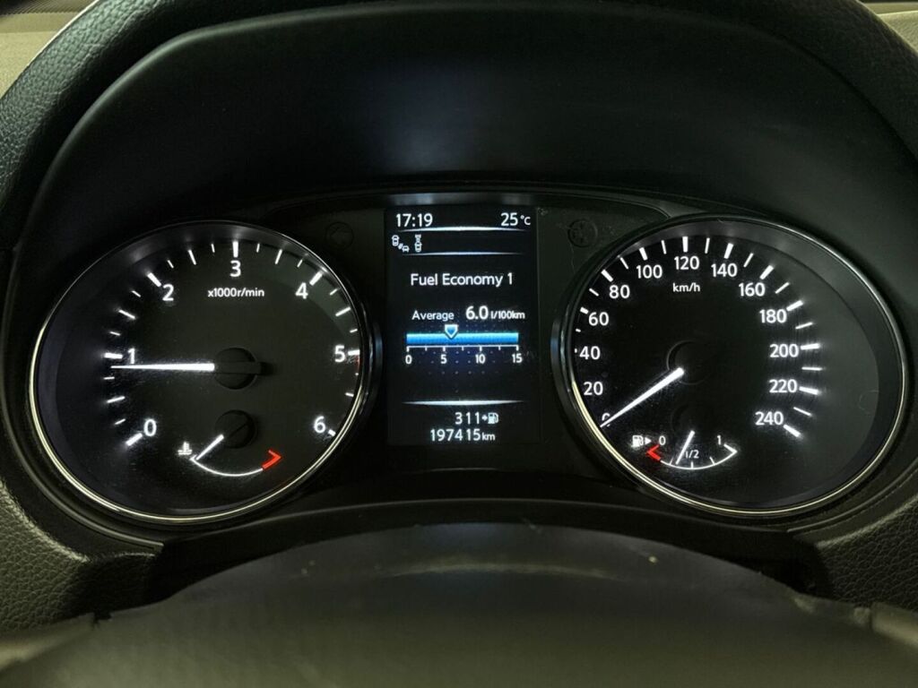 Nissan Qashqai 2015 Ruskea (beige)