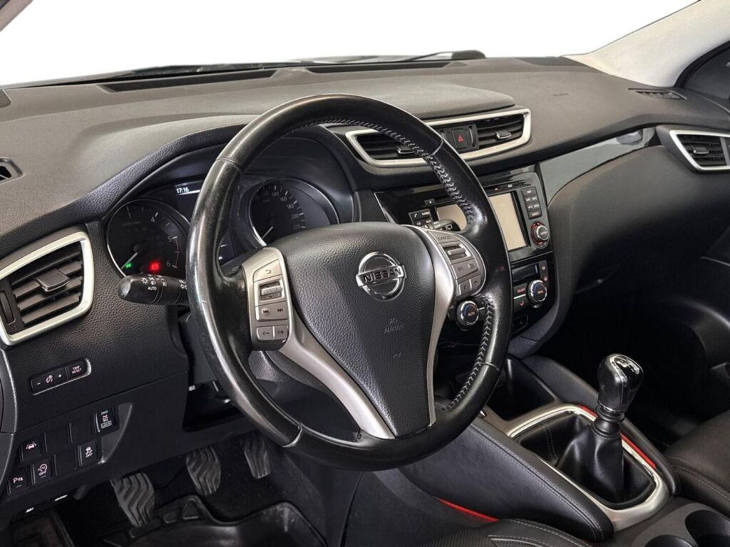 Nissan Qashqai 2015 Ruskea (beige)
