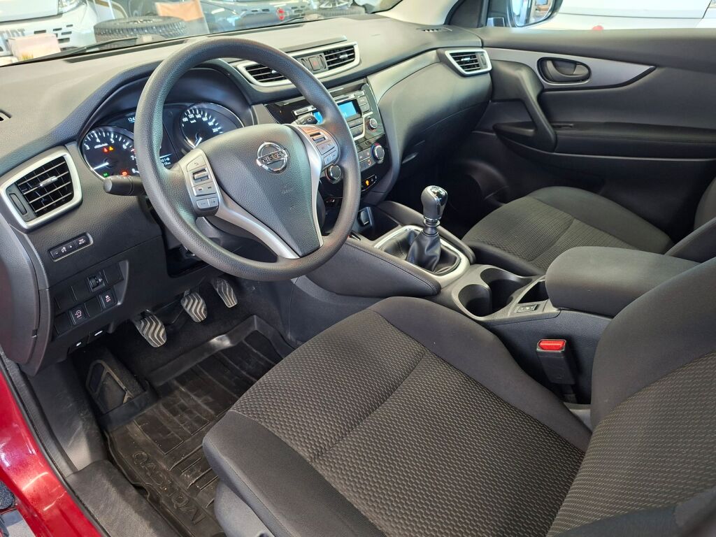 Nissan Qashqai 2016 Punainen