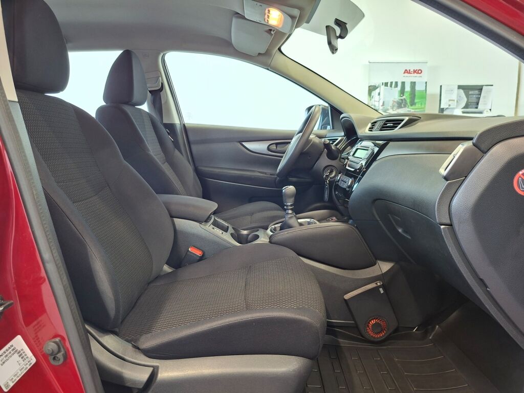 Nissan Qashqai 2016 Punainen