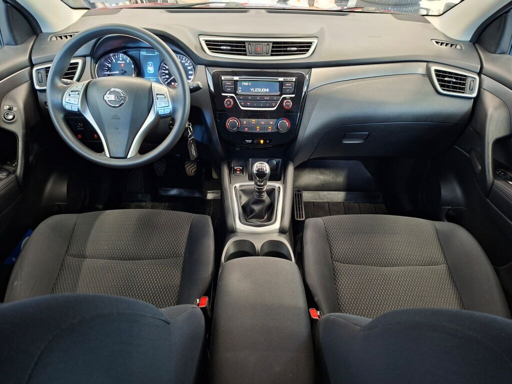 Nissan Qashqai 2016 Punainen