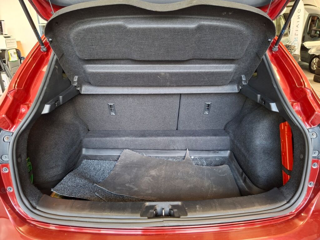 Nissan Qashqai 2016 Punainen
