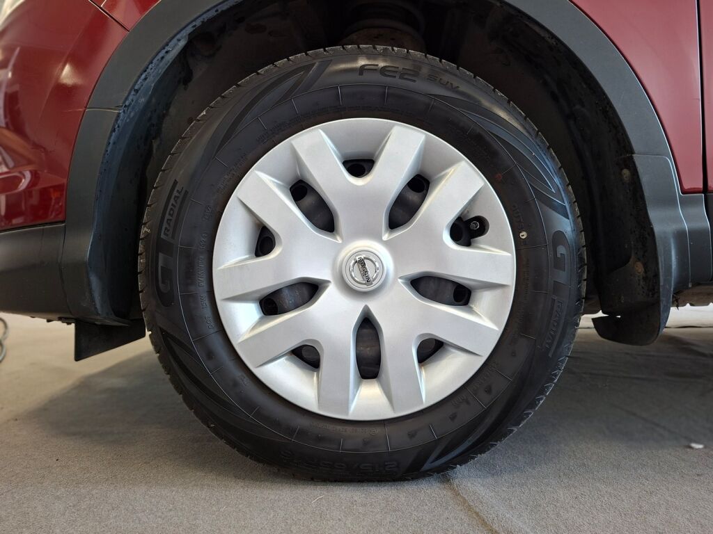 Nissan Qashqai 2016 Punainen