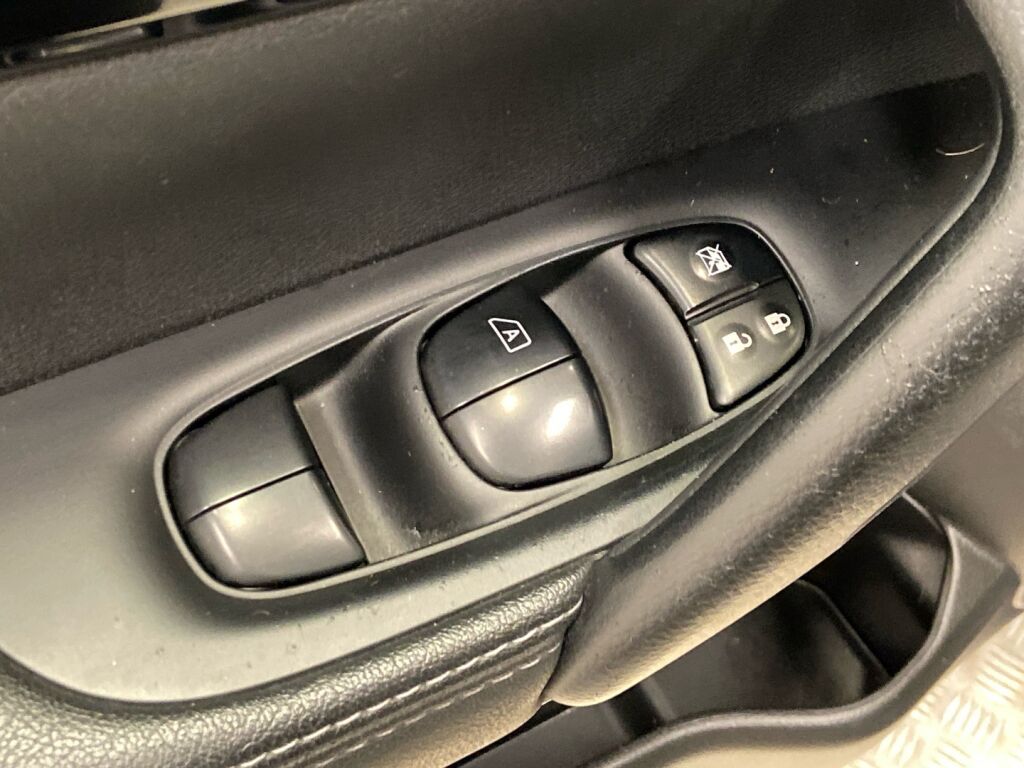 Nissan Qashqai 2015 Harmaa