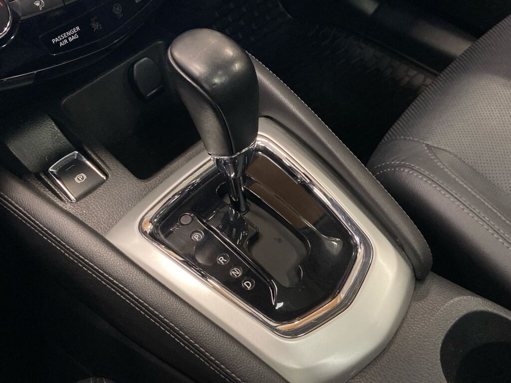 Nissan Qashqai 2015 Harmaa