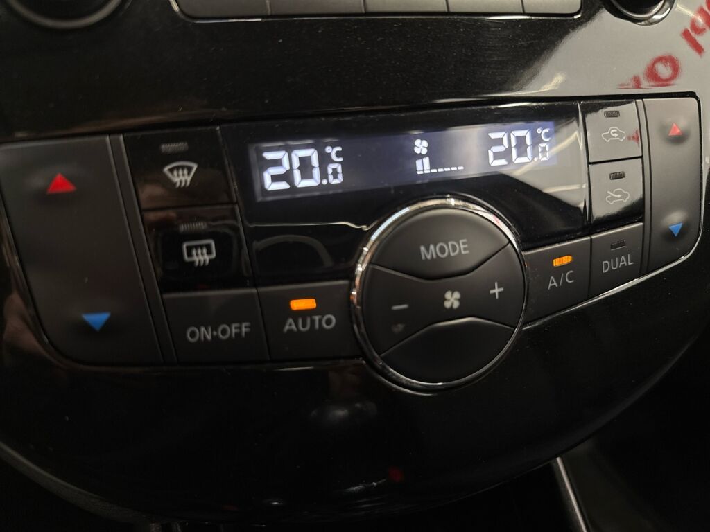 Nissan Pulsar 2016 Sininen