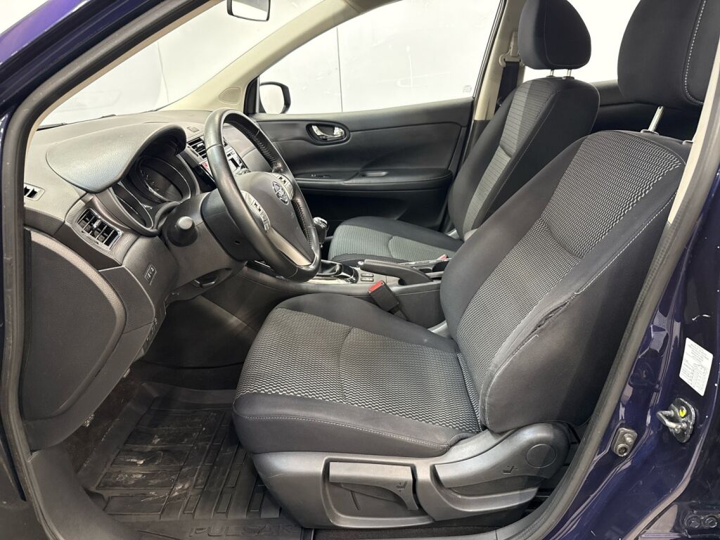 Nissan Pulsar 2016 Sininen