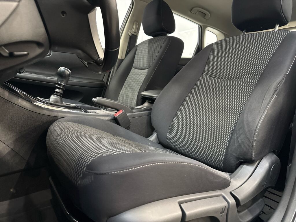 Nissan Pulsar 2016 Sininen