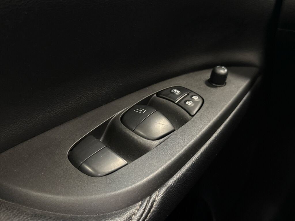 Nissan Pulsar 2016 Sininen