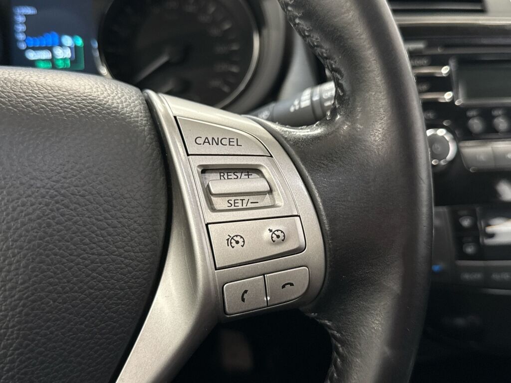 Nissan Pulsar 2016 Sininen