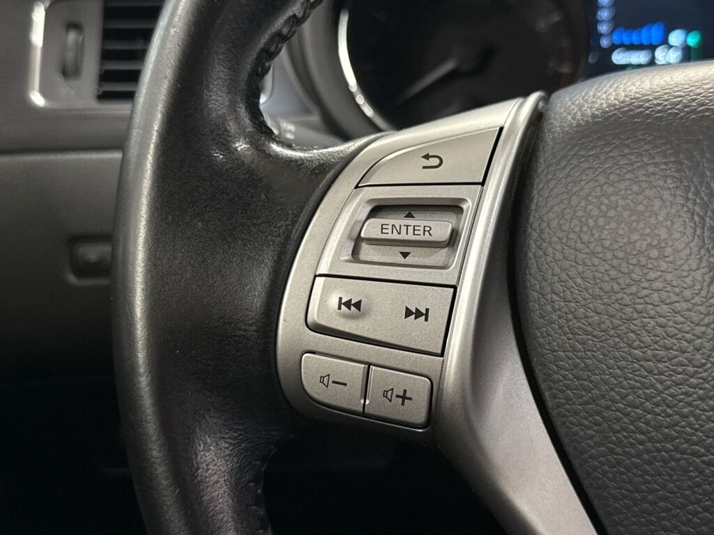 Nissan Pulsar 2016 Sininen