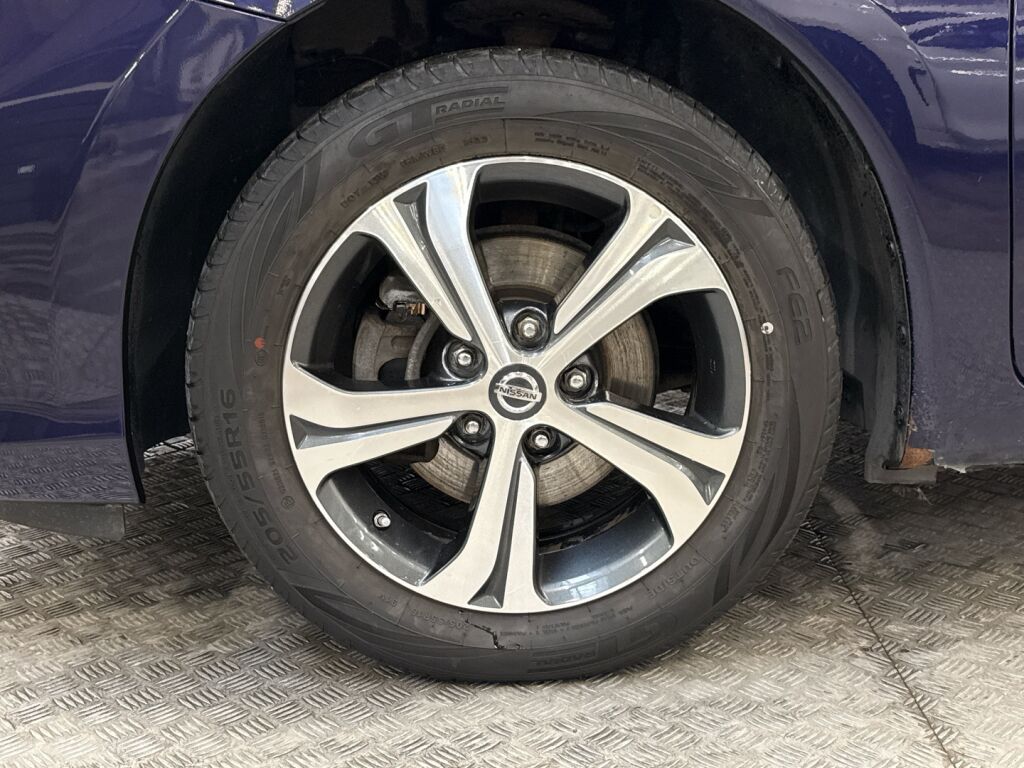 Nissan Pulsar 2016 Sininen