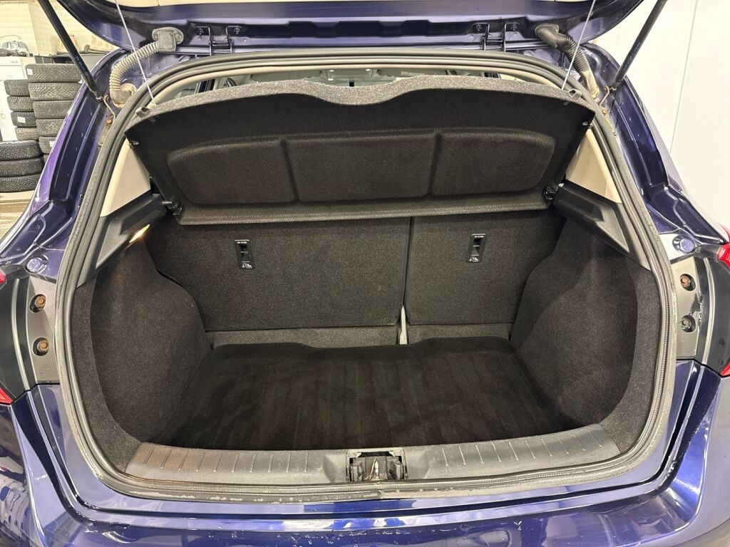 Nissan Pulsar 2016 Sininen