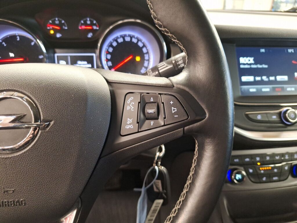 Opel Astra 2016 Punainen