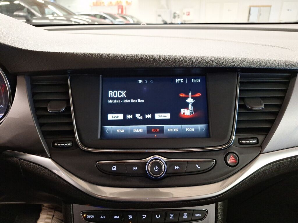 Opel Astra 2016 Punainen