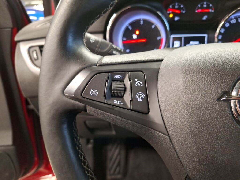 Opel Astra 2016 Punainen