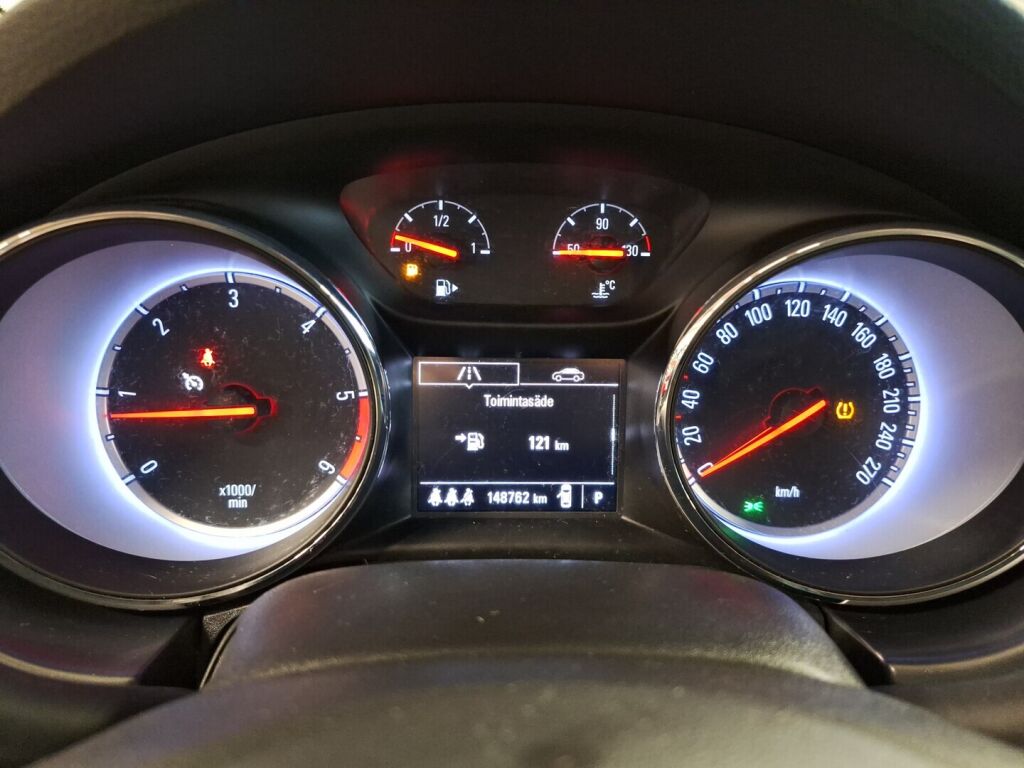 Opel Astra 2016 Punainen