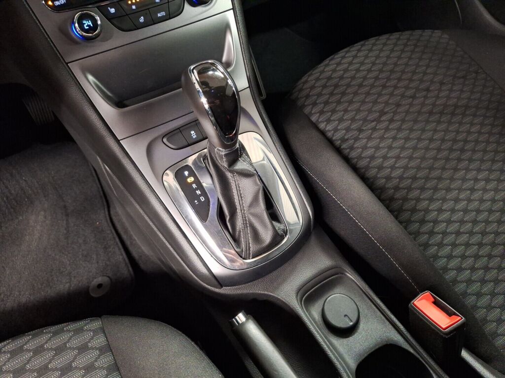 Opel Astra 2016 Punainen