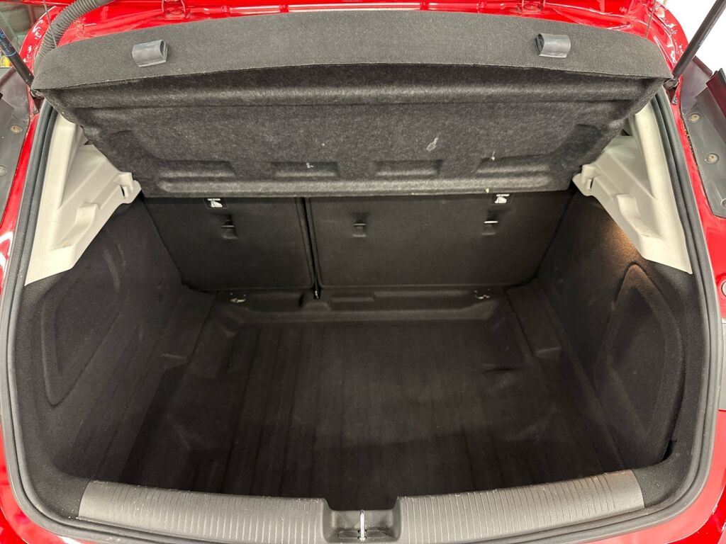 Opel Astra 2017 Punainen