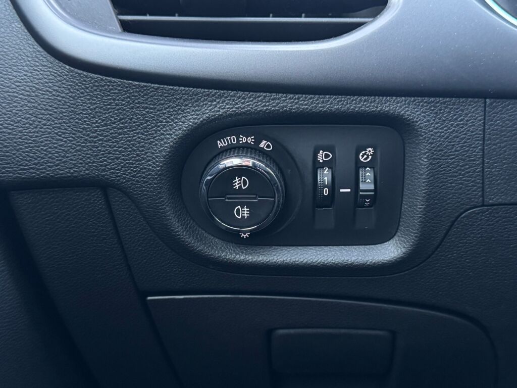 Opel Astra 2017 Punainen