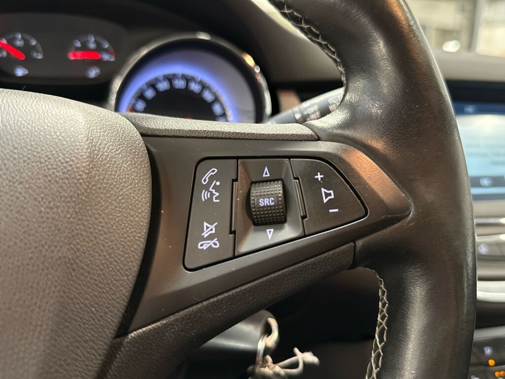 Opel Astra 2017 Punainen