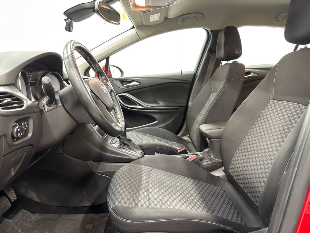 Opel Astra 2017 Punainen