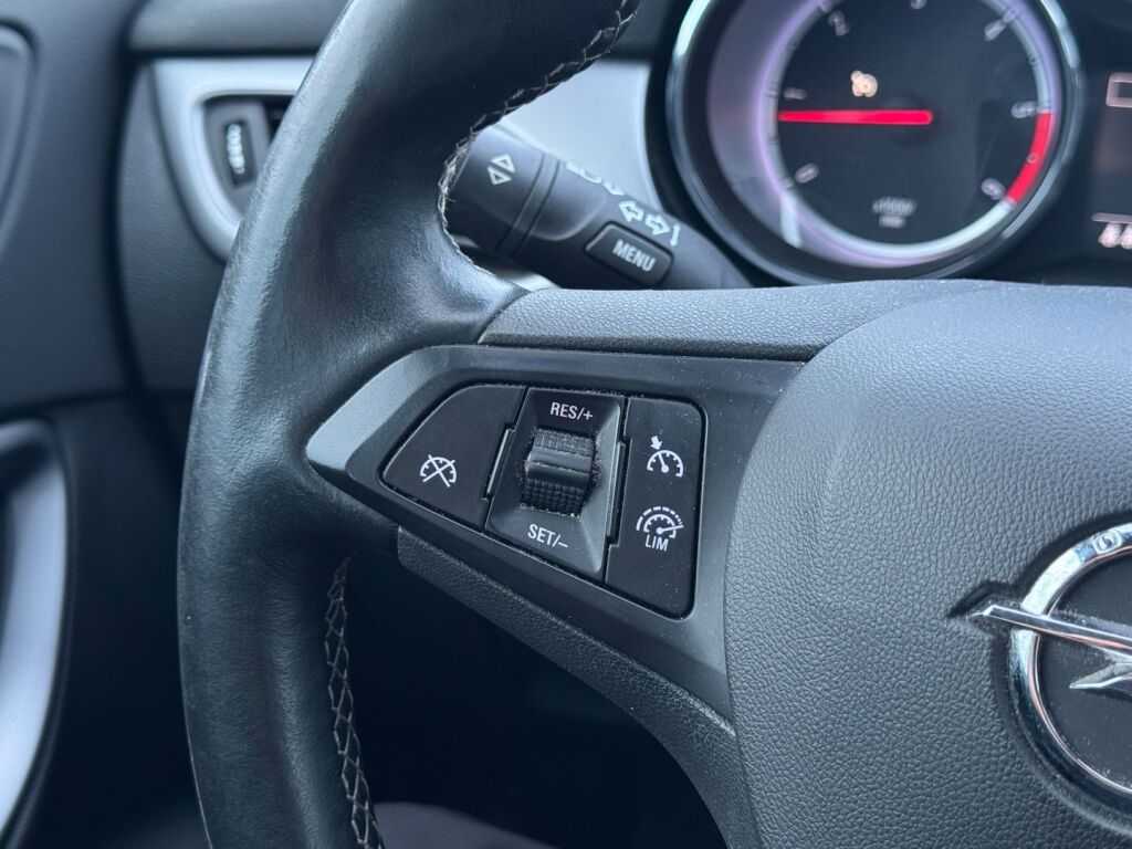 Opel Astra 2017 Punainen