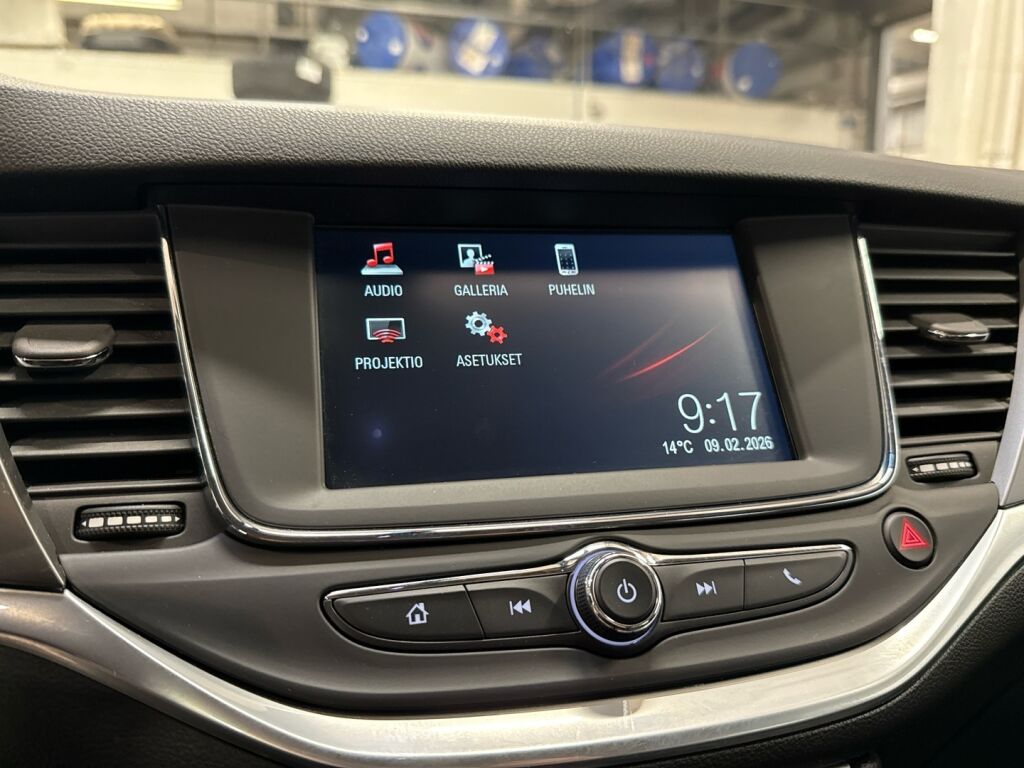 Opel Astra 2017 Punainen