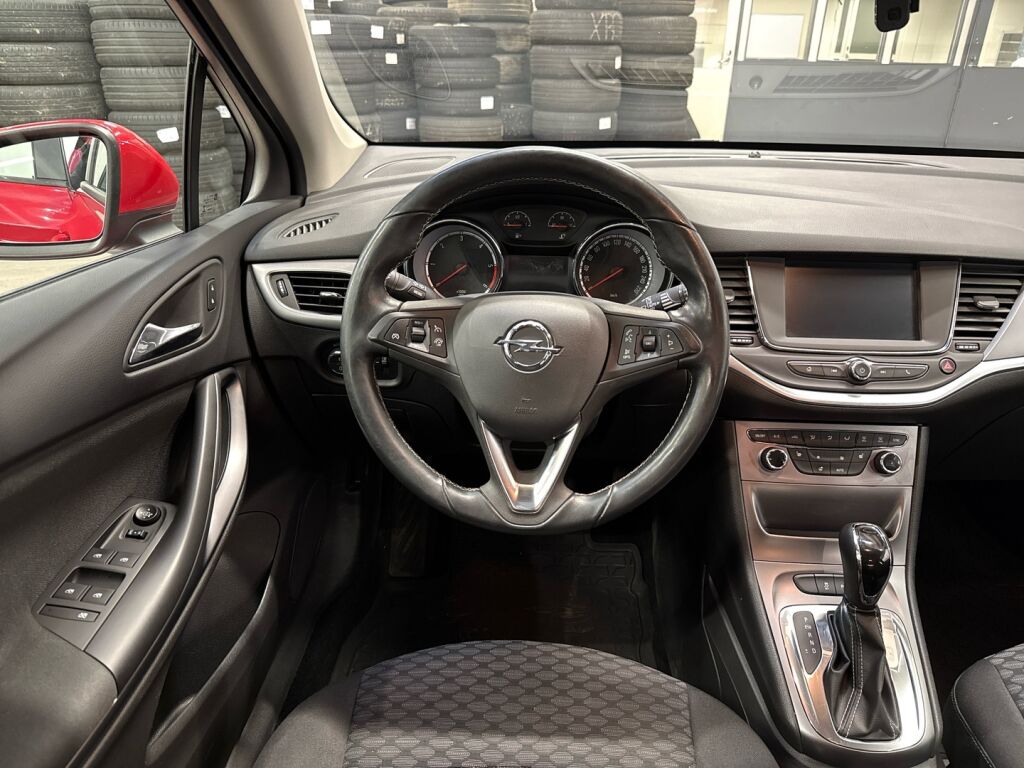 Opel Astra 2017 Punainen