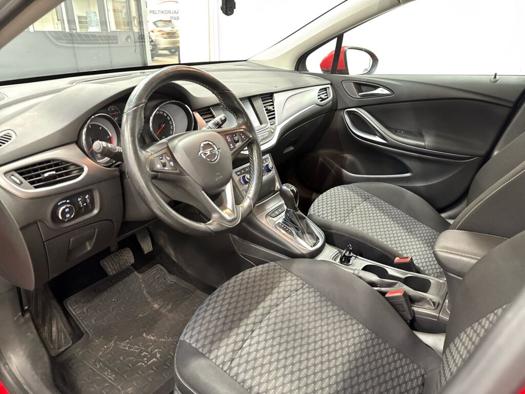Opel Astra 2017 Punainen