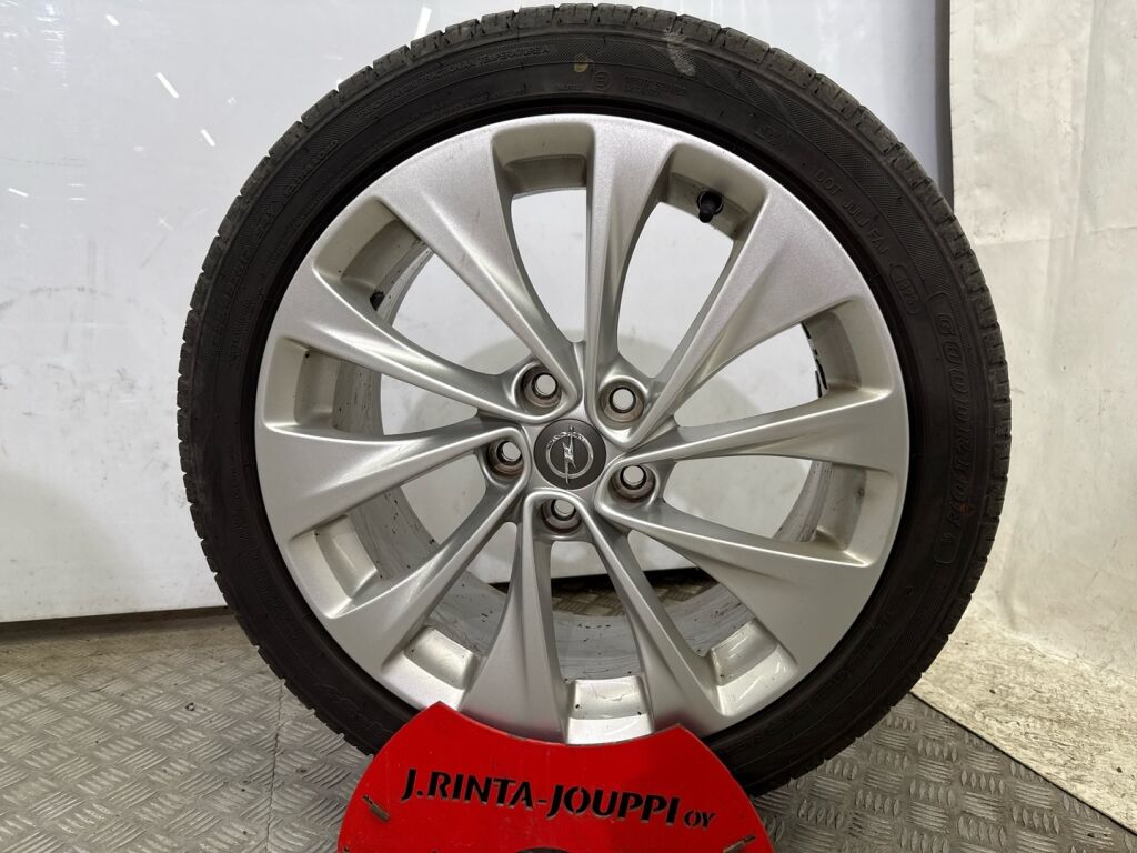 Opel Astra 2017 Punainen