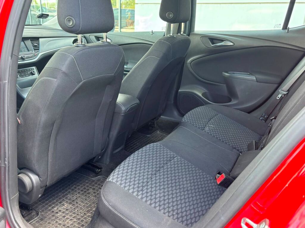 Opel Astra 2016 Punainen