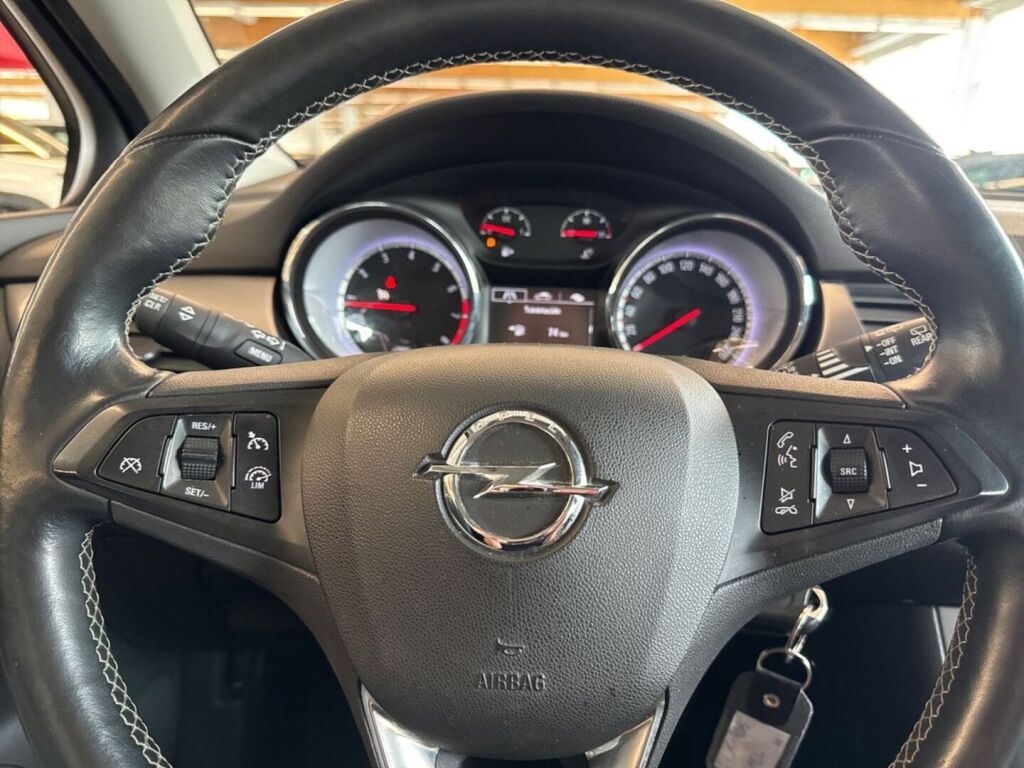 Opel Astra 2016 Punainen