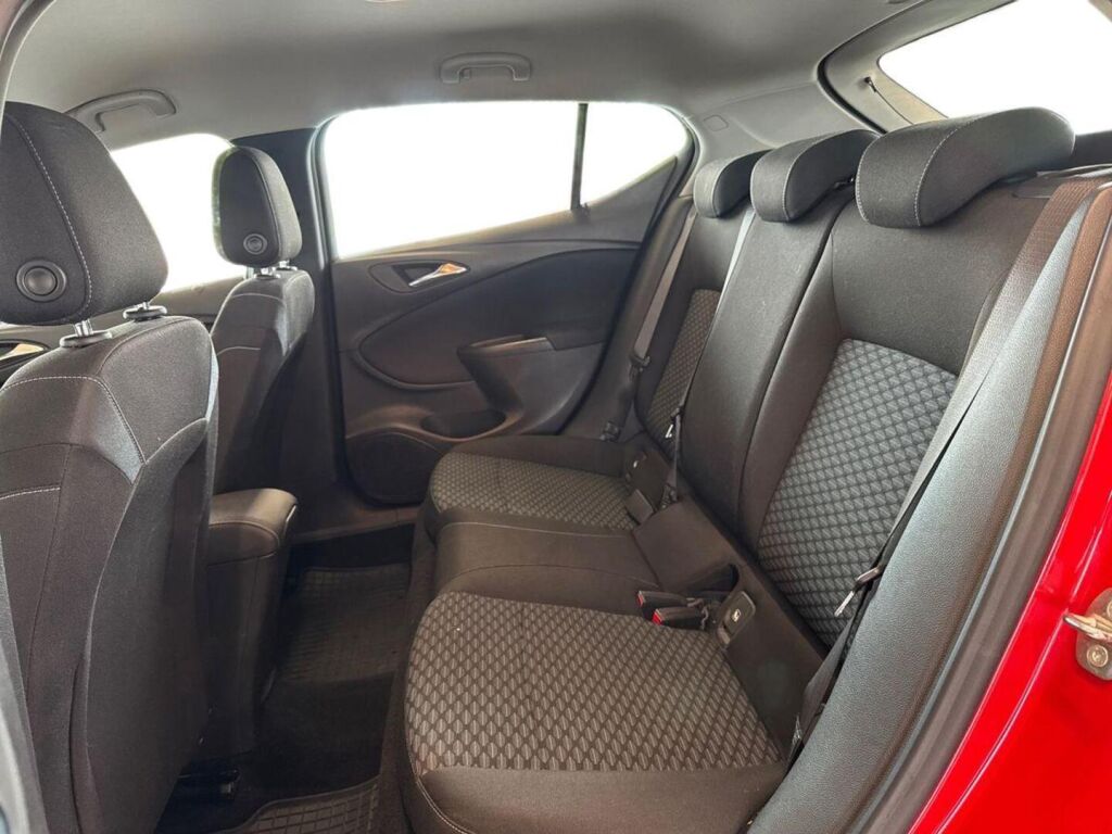 Opel Astra 2016 Punainen