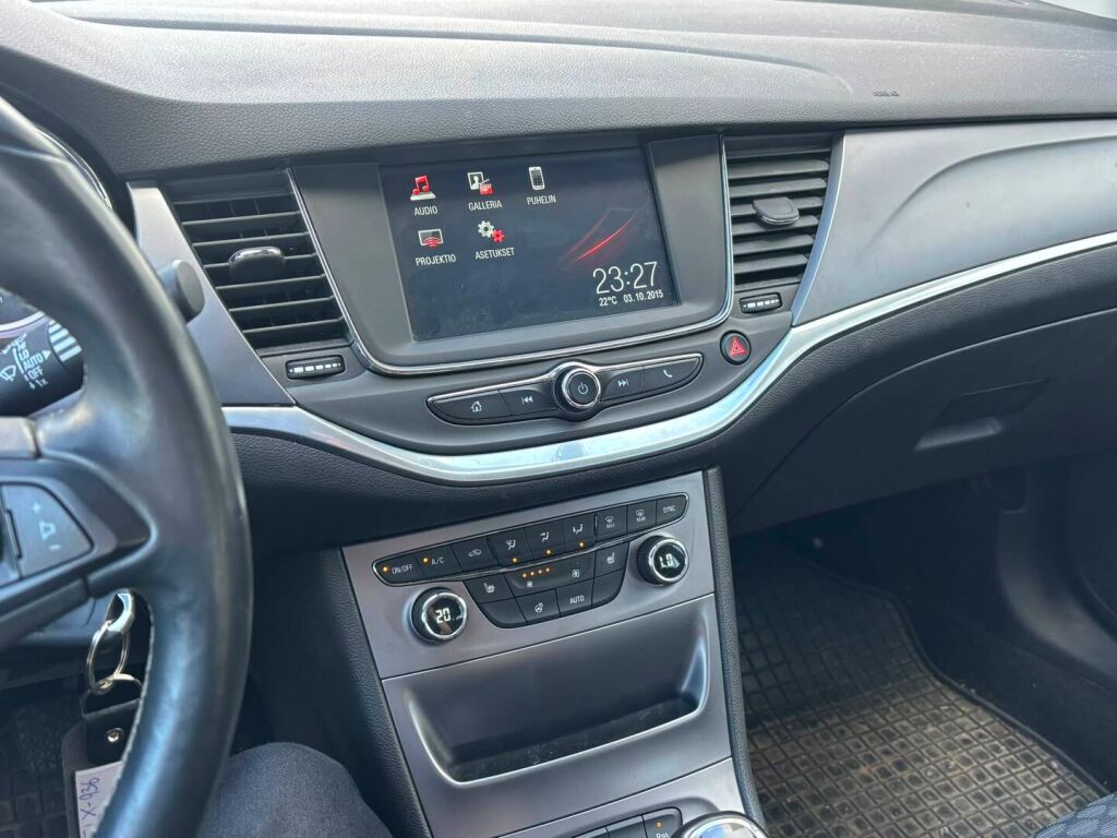 Opel Astra 2016 Punainen