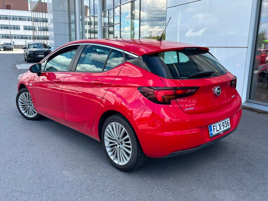 Opel Astra 2016 Punainen