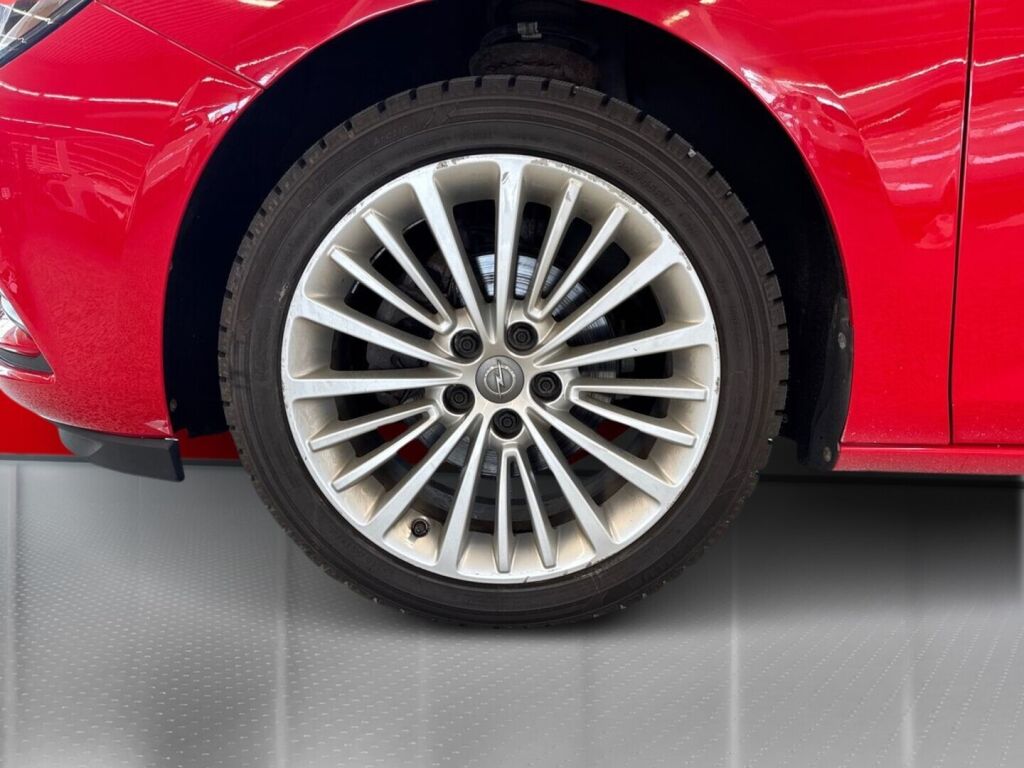 Opel Astra 2016 Punainen