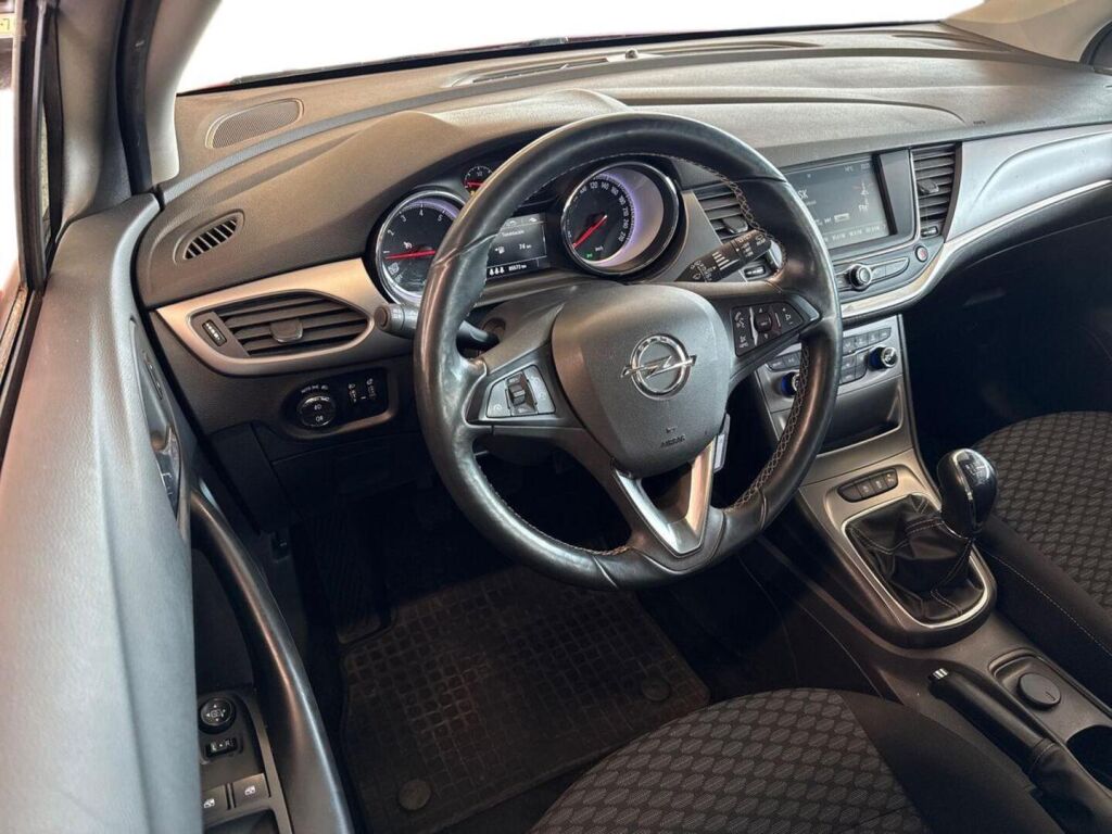 Opel Astra 2016 Punainen