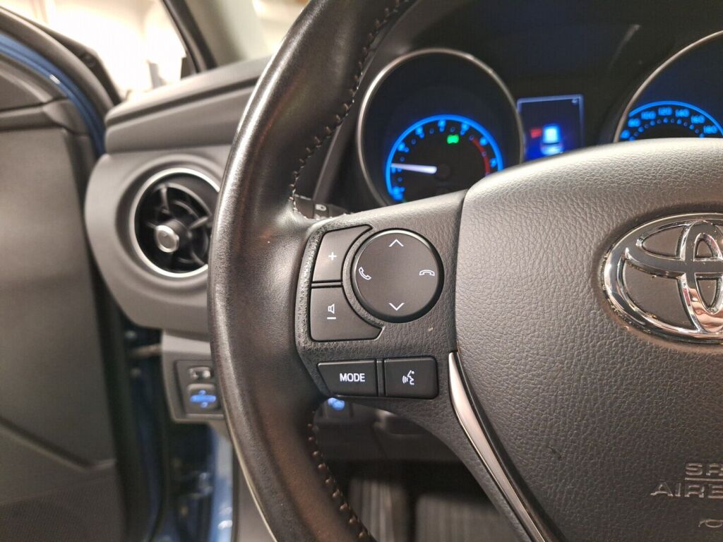 Toyota Auris 2016 Sininen