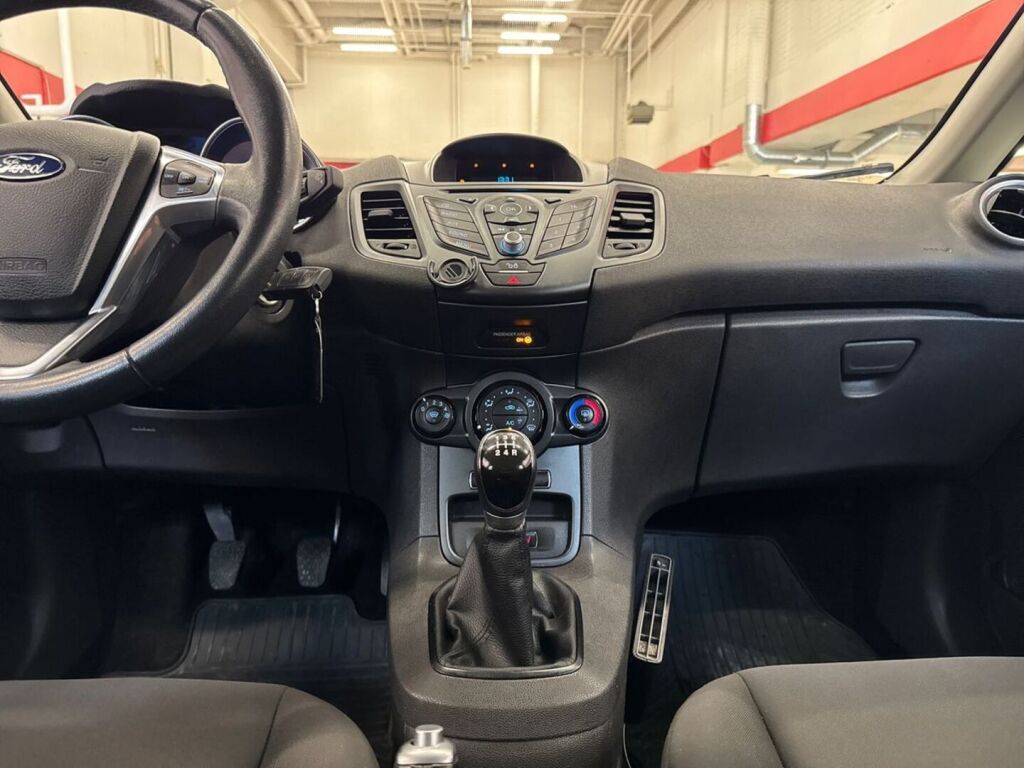 Ford Fiesta 2016 Valkoinen