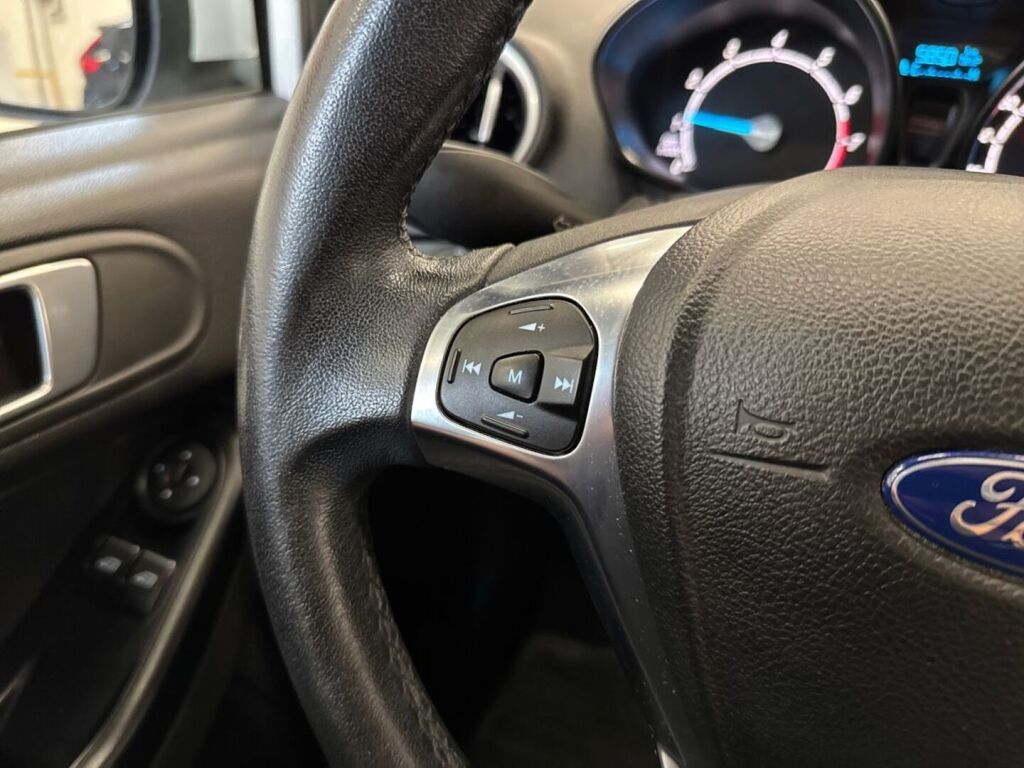 Ford Fiesta 2016 Valkoinen