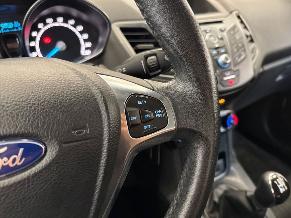 Ford Fiesta 2016 Valkoinen