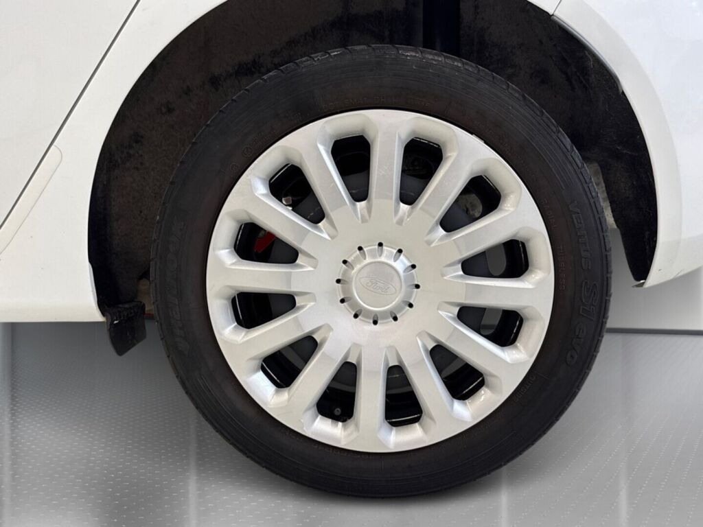 Ford Fiesta 2016 Valkoinen