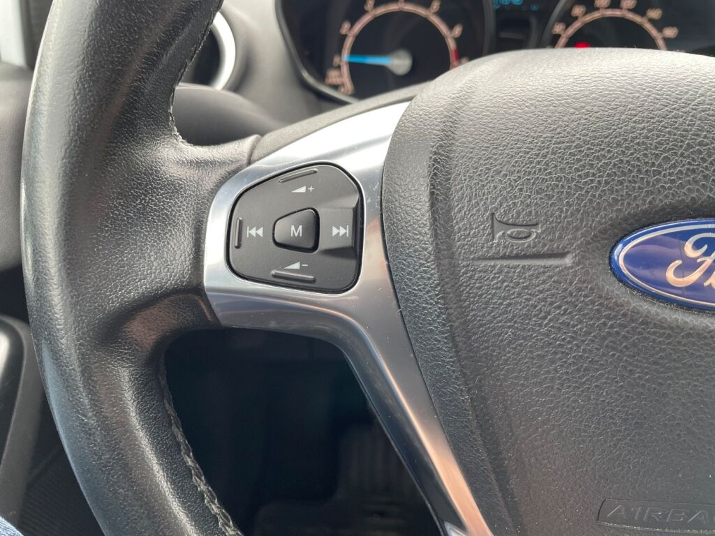 Ford Fiesta 2016 Valkoinen