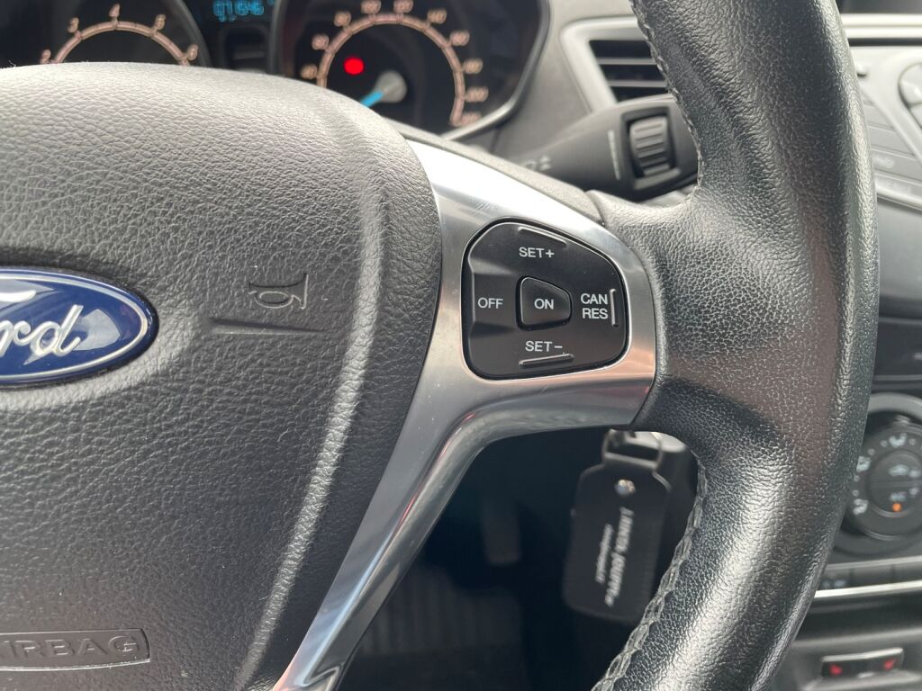 Ford Fiesta 2016 Valkoinen