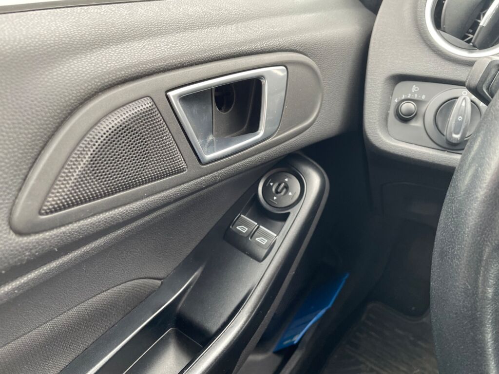 Ford Fiesta 2016 Valkoinen