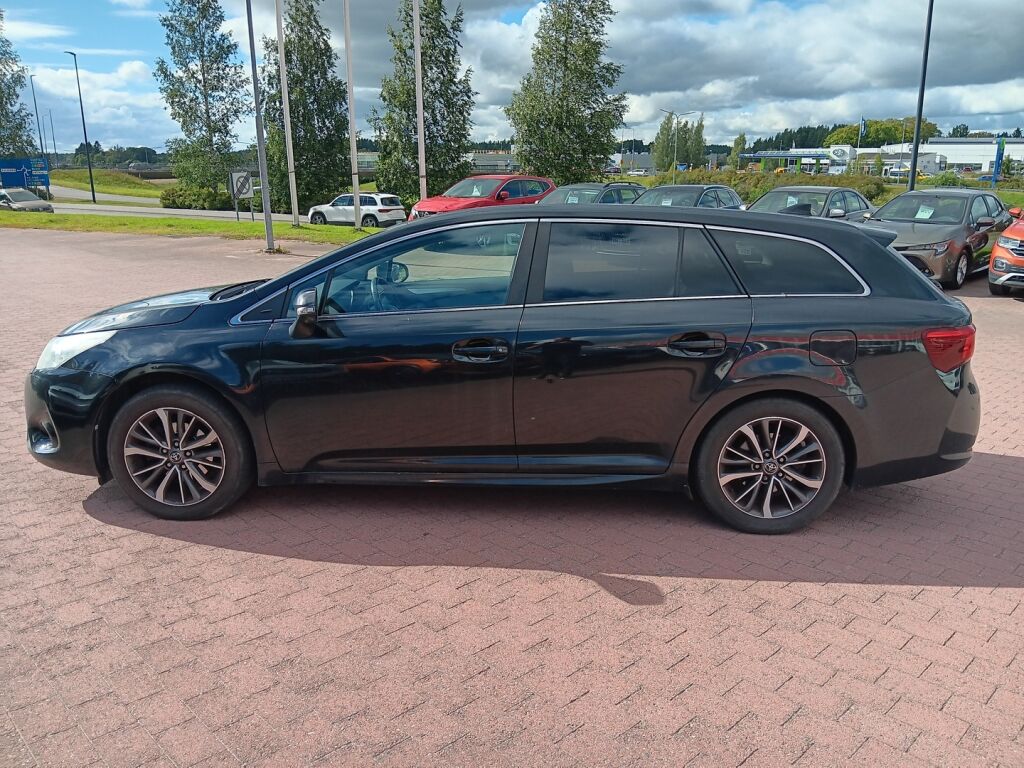 Toyota Avensis 2015 Musta